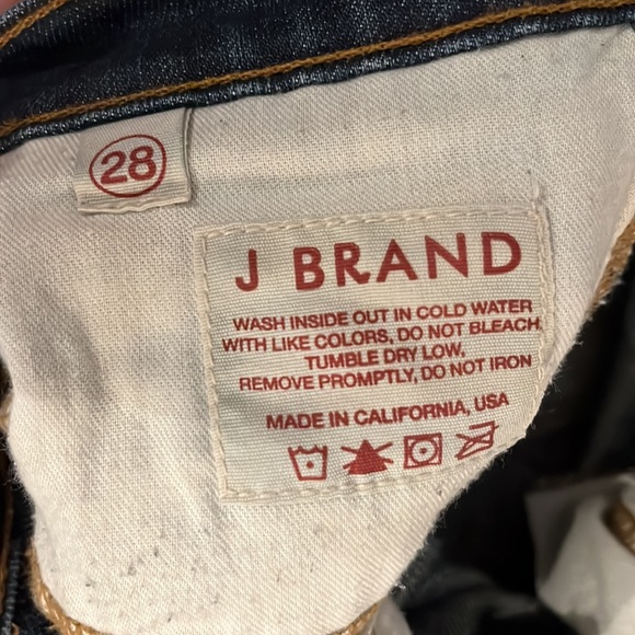 J Brand
Blue/ Distressed Aidan Ringer Boyfriend Cut Jeans, size 28 - Picture 7 of 8